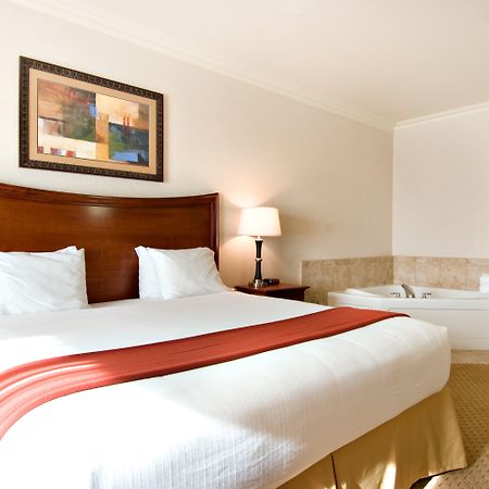 Holiday Inn Express And Suites Klamath Klamath Falls Bagian luar foto