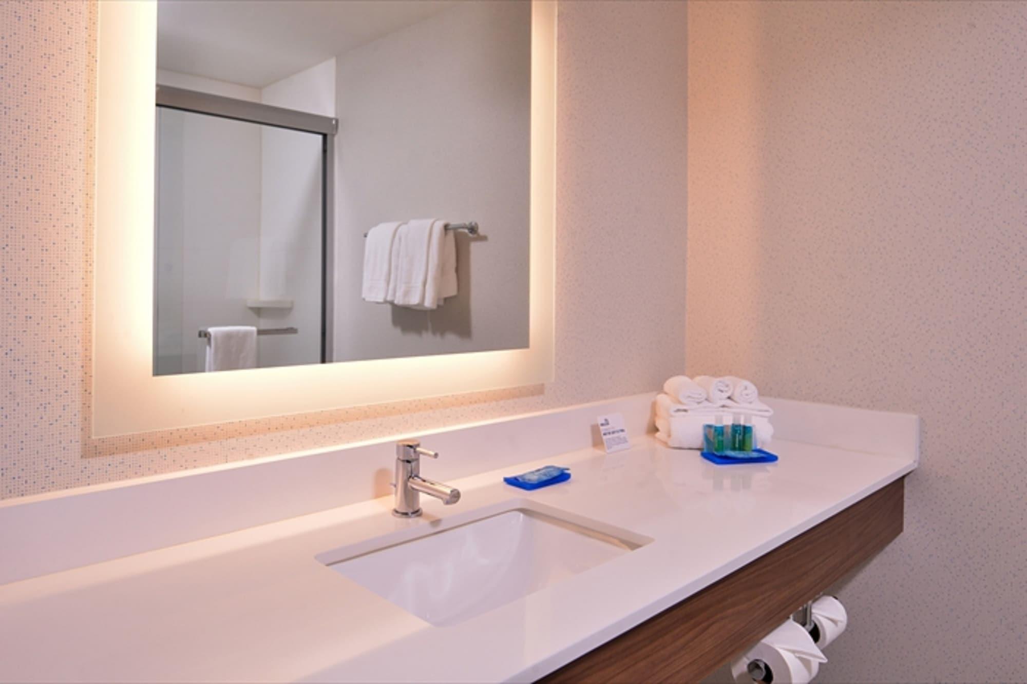 Holiday Inn Express And Suites Klamath Klamath Falls Bagian luar foto