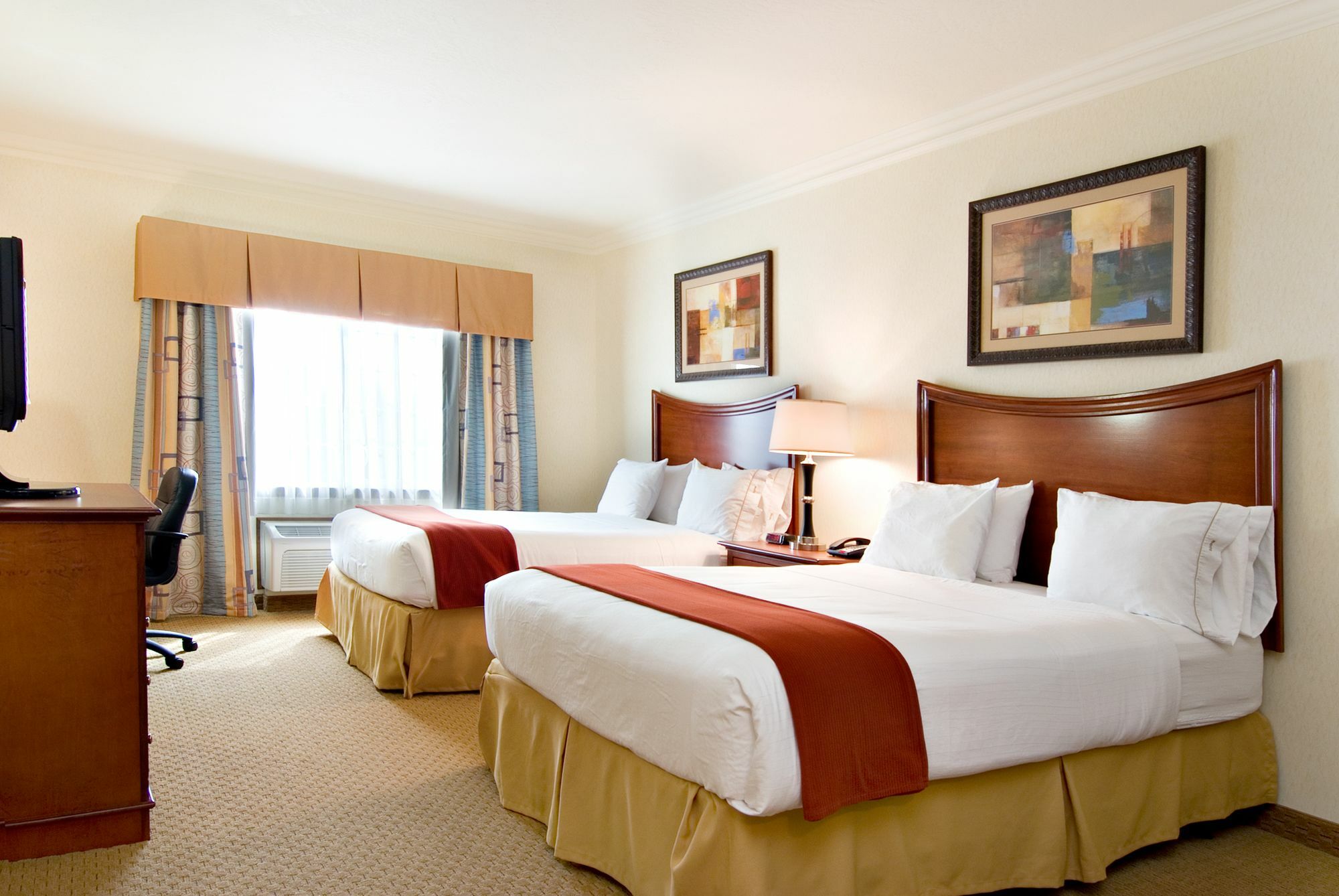 Holiday Inn Express And Suites Klamath Klamath Falls Bagian luar foto